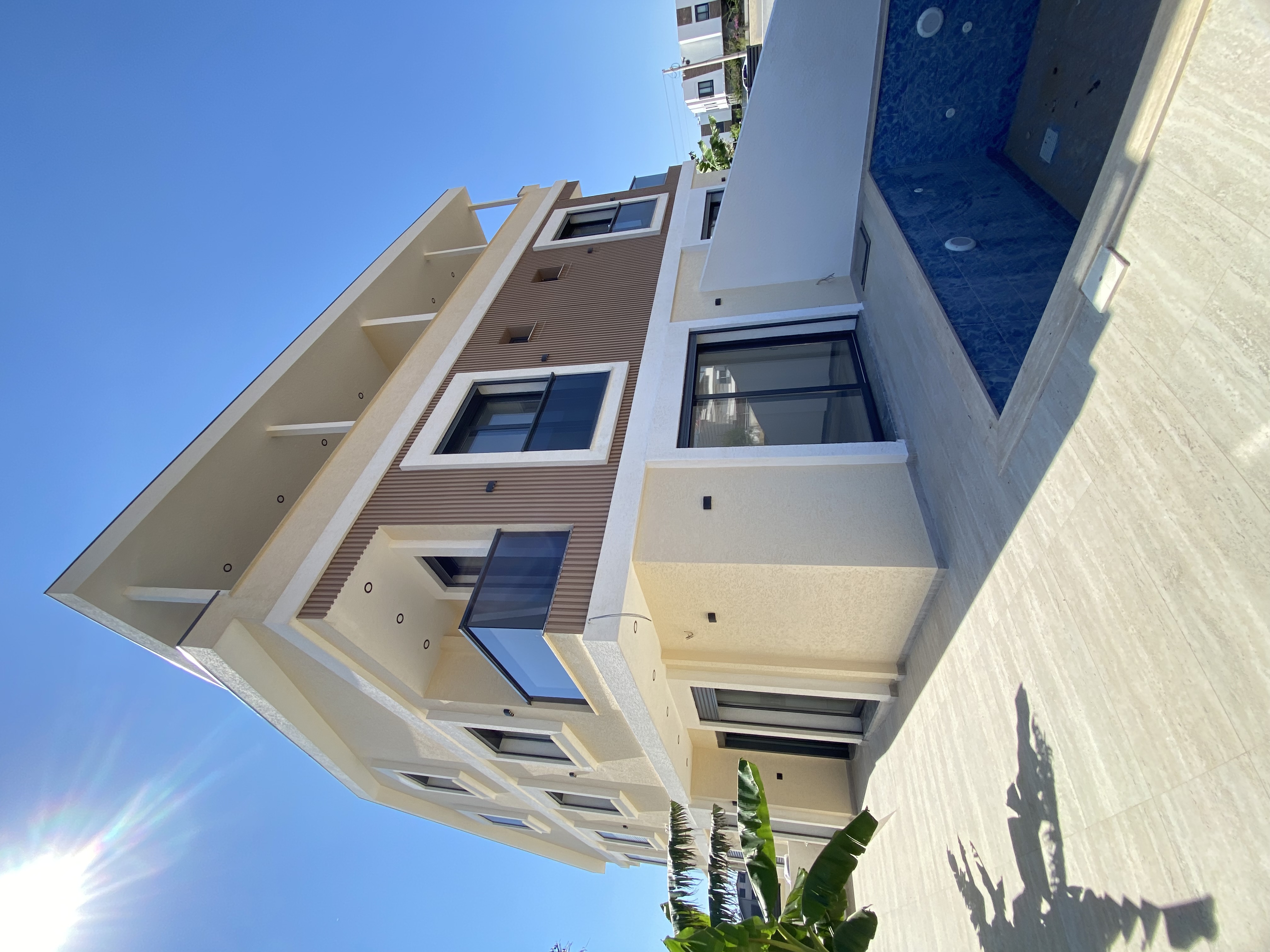 Satılık 3+1 Havuzlu Otoparklı Villa